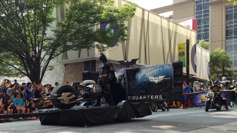 Illustration for article titled Vehicles Of The 2013 DragonCon Parade - Photo Dump